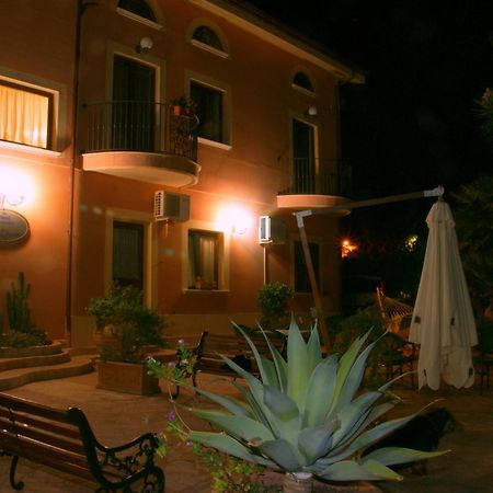 Villa Aurora Le Castella  Exteriör bild