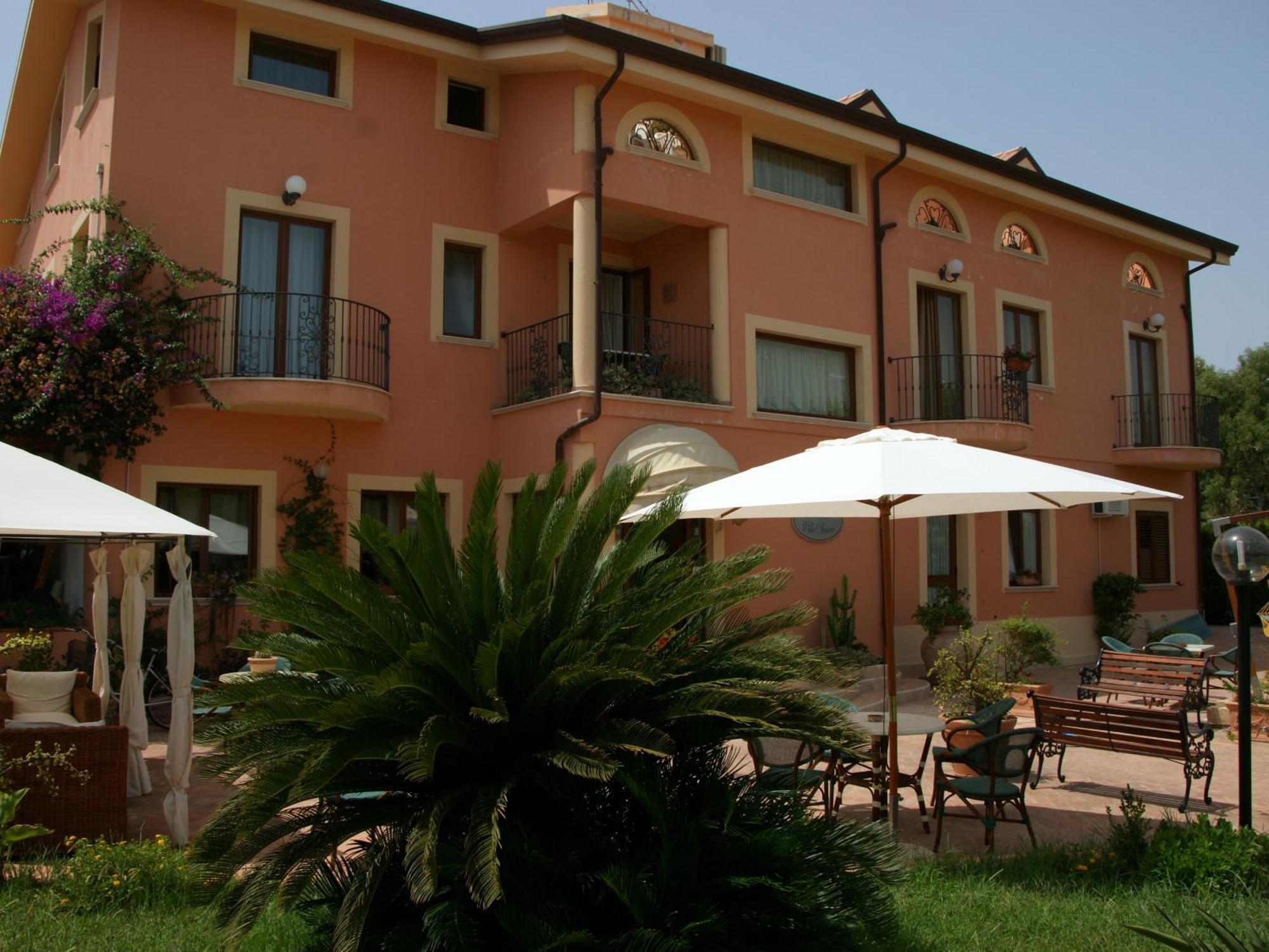 Villa Aurora Le Castella  Exteriör bild