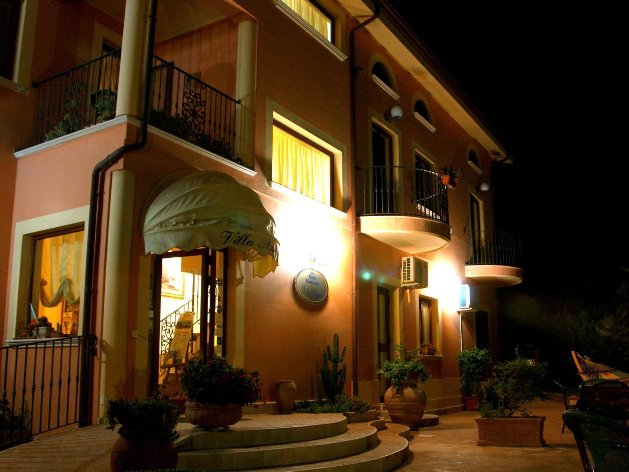 Villa Aurora Le Castella  Exteriör bild