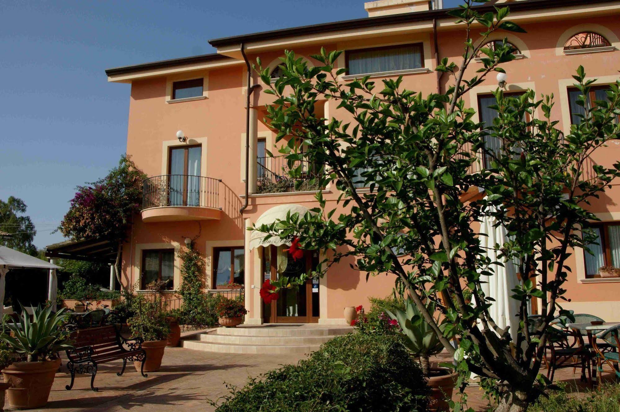 Villa Aurora Le Castella  Exteriör bild